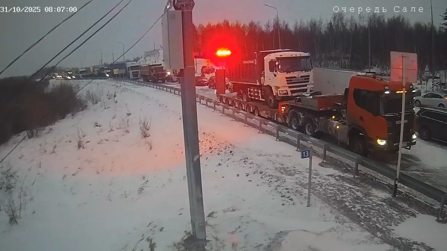 Очередь на КПП со стороны Салехарда. Фото: скриншот онлайн-камер