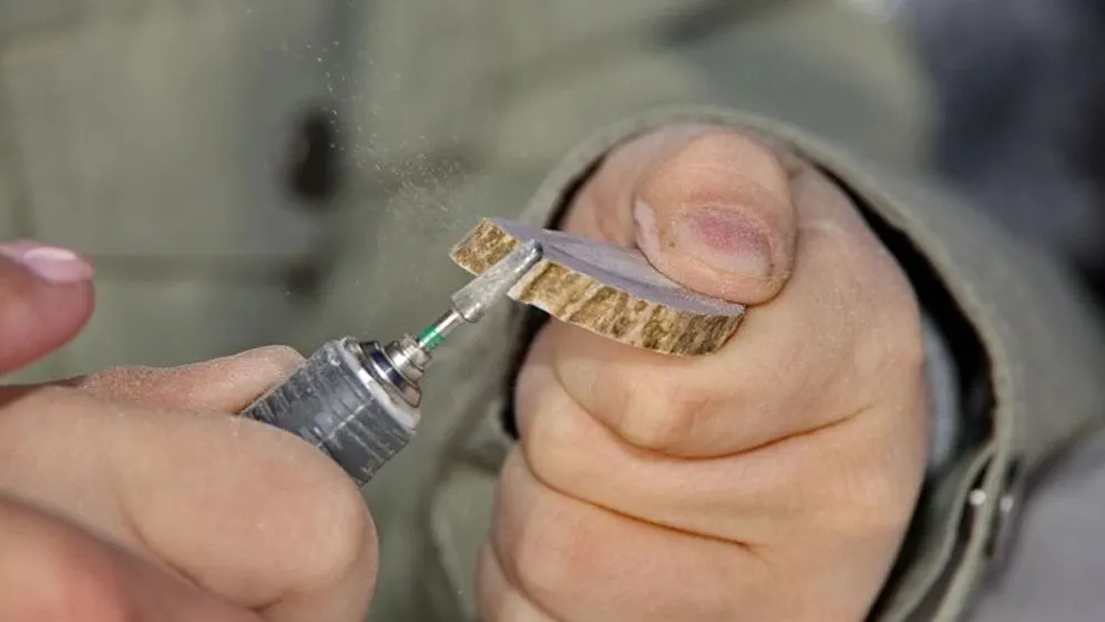 Работа ямальца победила в конкурсе «Уникальные мастера России». Фото: Василий Петров / «Ямал-Медиа»