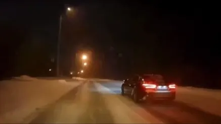 В интернет попало видео опасных маневров на дороге. Кадр из видео: t.me/gibdd89