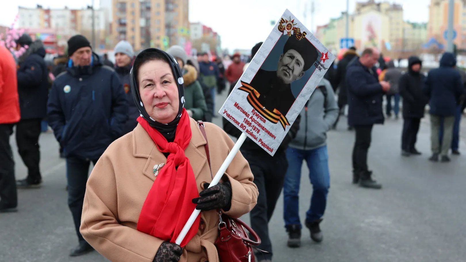Подготовка к «Бессмертному полку» в Салехарде. Фото: Александр Чирва / «Ямал-Медиа»