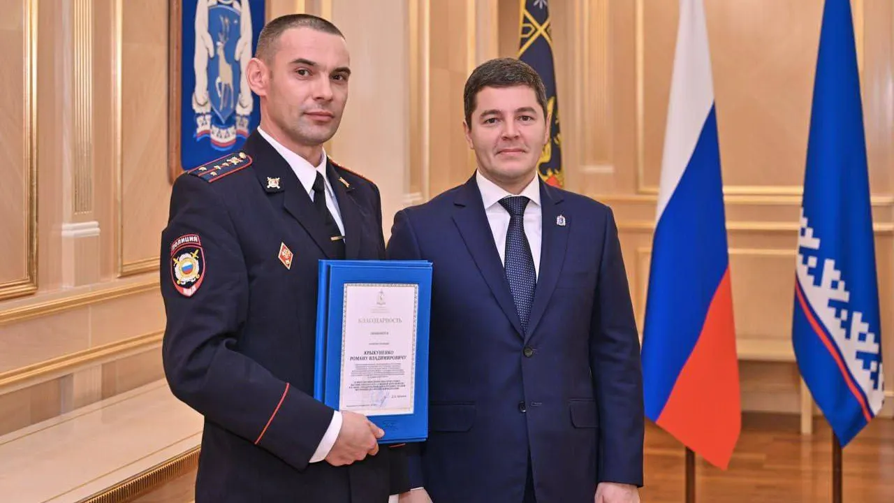 Артюхов вручил награды лучшим полицейским. Фото: vk.com/artyukhov_da