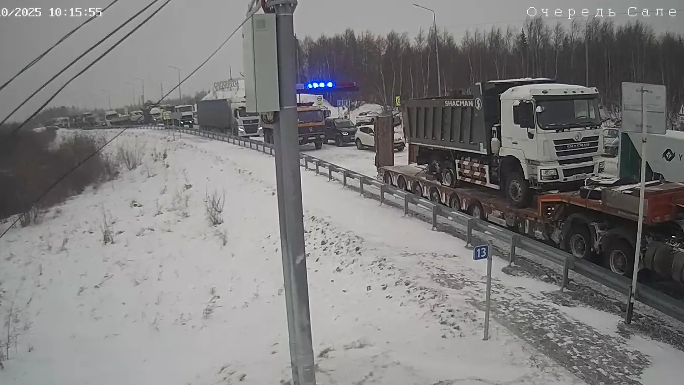 Очередь на КПП со стороны Салехарда. Фото: скриншот онлайн-камер