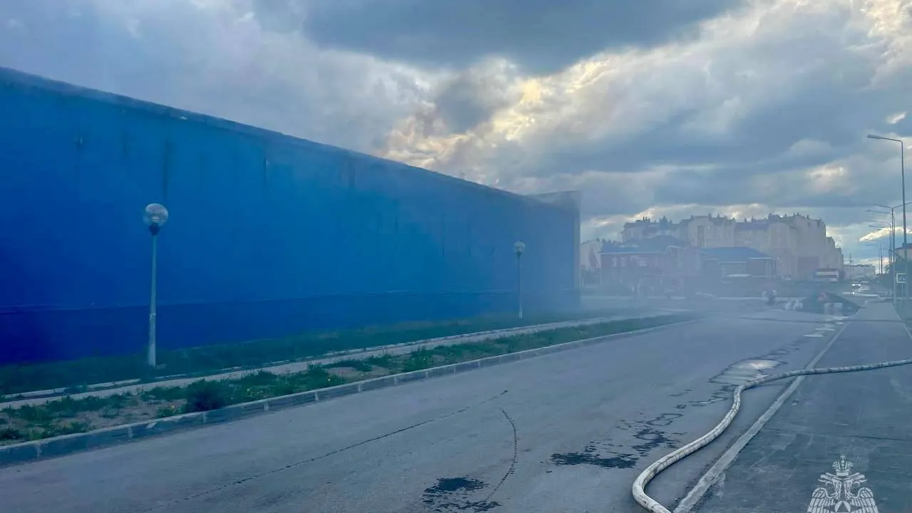 Пожар в торговом центре в Новом Уренгое. Фото: ГУ МЧС РФ по ЯНАО / t.me/gumchsyanao89