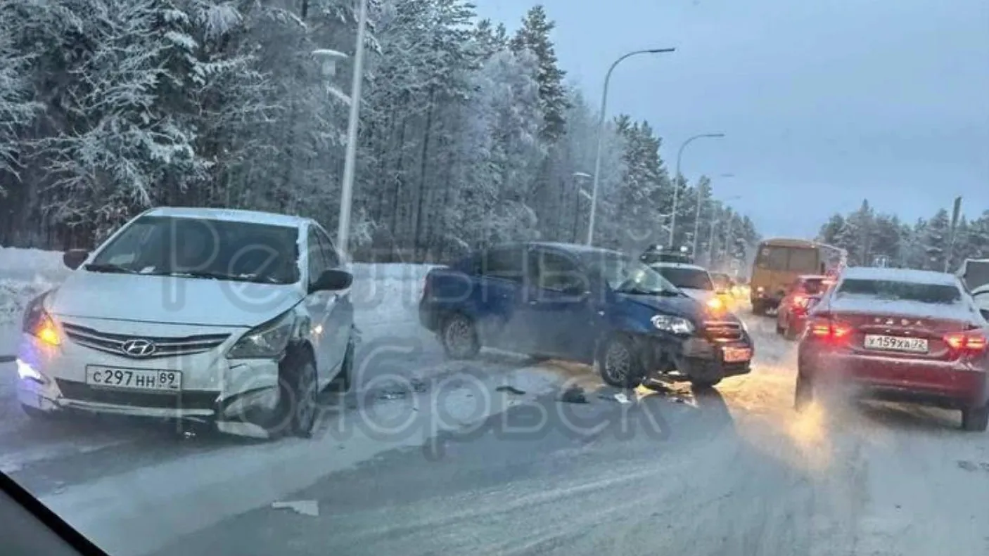 У обеих машин пострадали передние двери. Фото: vk.com/real_noyabrsk