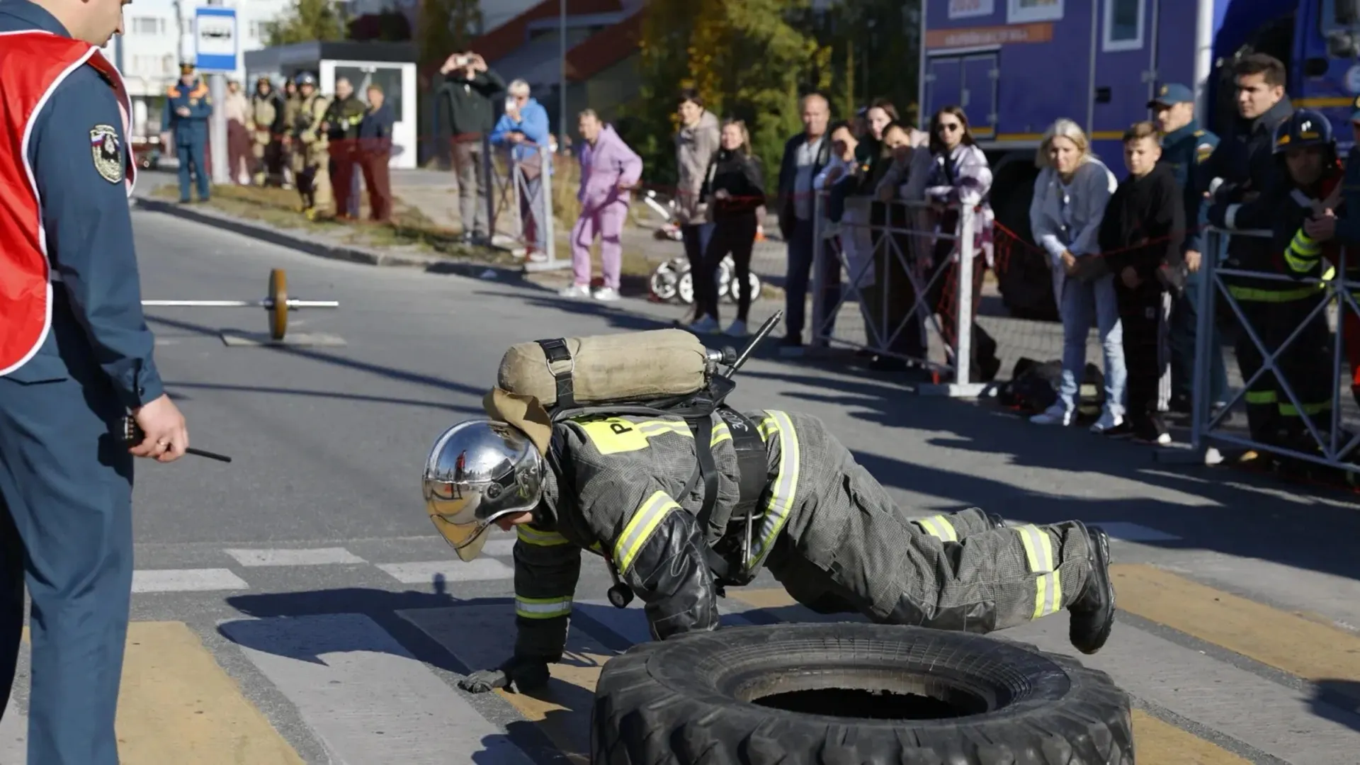 Пожарно-спасательный спорт — это высокие нагрузки. Фото: Андрей Ткачев / «Ямал-Медиа»