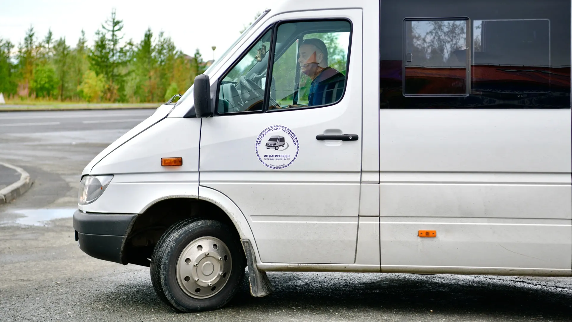 Конфликт между ямальцем и вахтовиком начался в автобусе. Фото: Андрей Ткачев / «Ямал-Медиа»