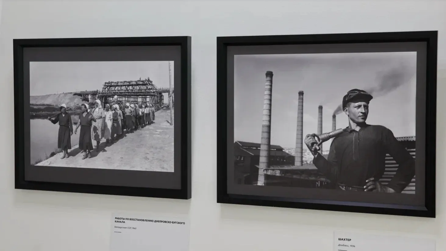 Выставка легендарного фотографа ТАСС Евгения Халдея. Фото: Андрей Ткачев / «Ямал-Медиа»