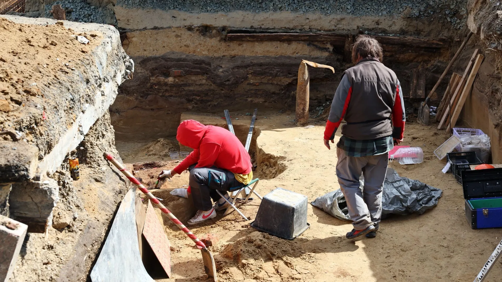 Раскопки на территории Обдорского острога этим летом привлекли внимание большого числа горожан. Фото: Андрей Ткачев / «Ямал-Медиа»