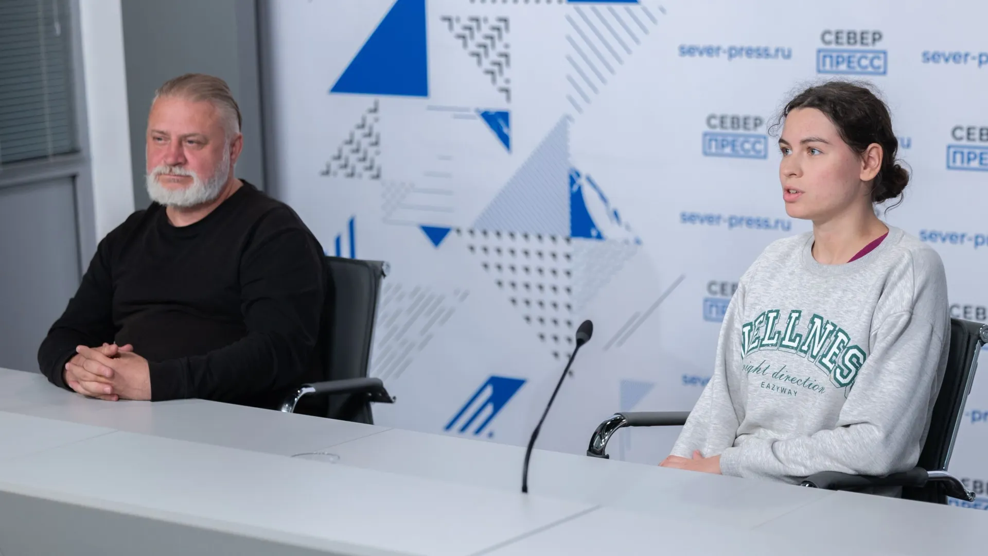 Олег Кардаш и Елена Следь стали гостями пресс-центра «Север-Пресса». Фото: Александр Чирва / «Ямал-Медиа»