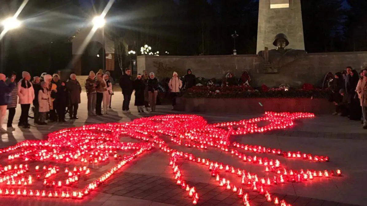 В 2023 году ноябряне выложили из лампад изображение «Родина-мать зовет!». Фото: t.me/noyabrskadmin