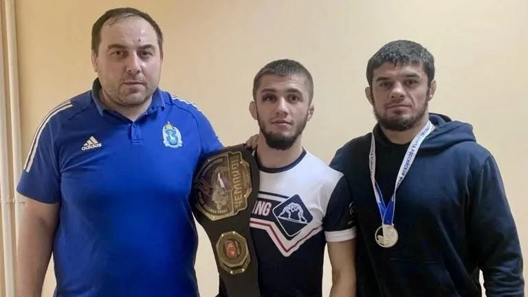 Ямальские спортсмены с наградами чемпионата России по греко-римской борьбе. Фото: vk.com/yamal.sport.official