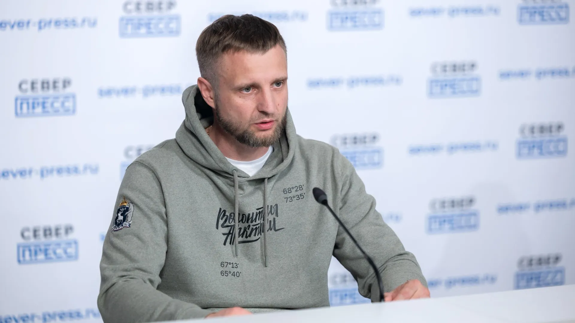 Евгений Рожковский рассказал, что в этом году в экспедициях работали 80 волонтеров, заявок было 650.  Фото: Александр Чирва / «Ямал-Медиа»