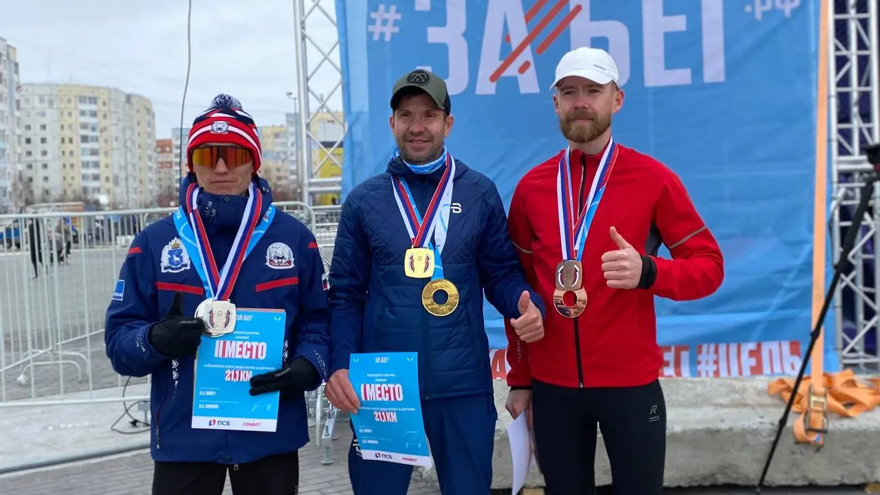 Победители полумарафона «ЗаБег» в Надыме. Фото: Дарья Чебоха / «Ямал-Медиа»