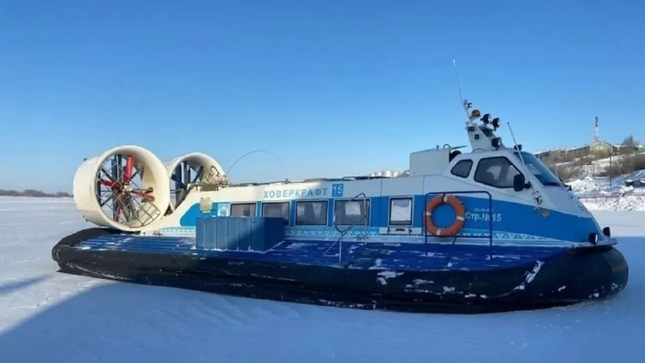 Судно на воздушной подушке готово переправить пассажиров через Обь. Фото: vk.com/labti