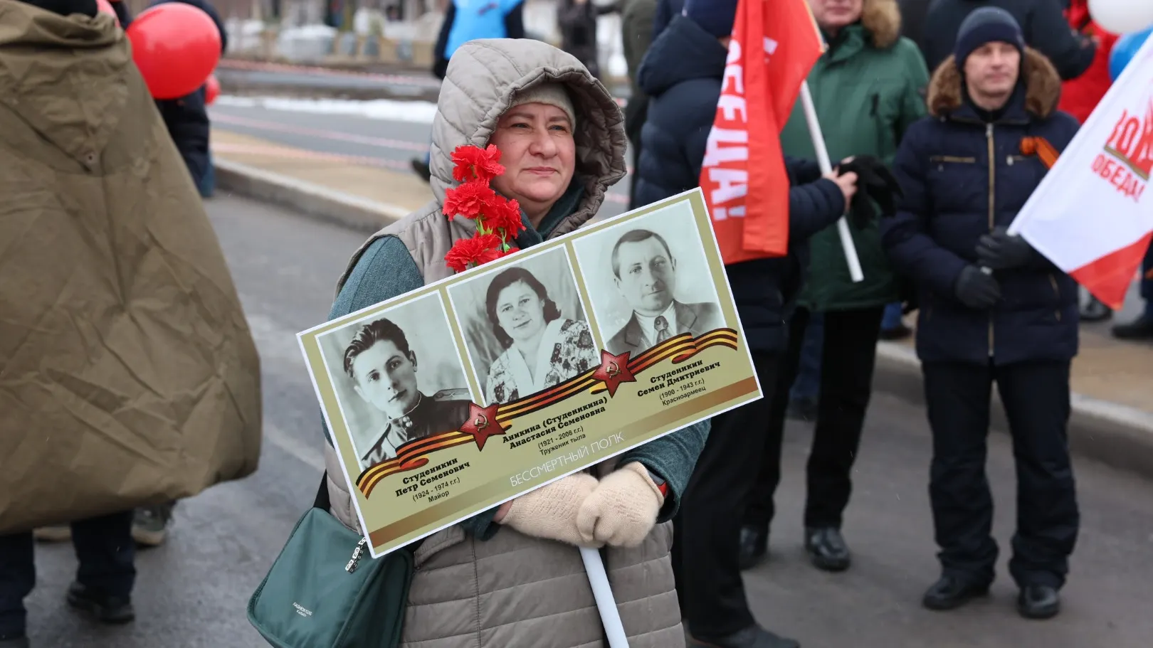 Подготовка к «Бессмертному полку» в Салехарде. Фото: Александр Чирва / «Ямал-Медиа»