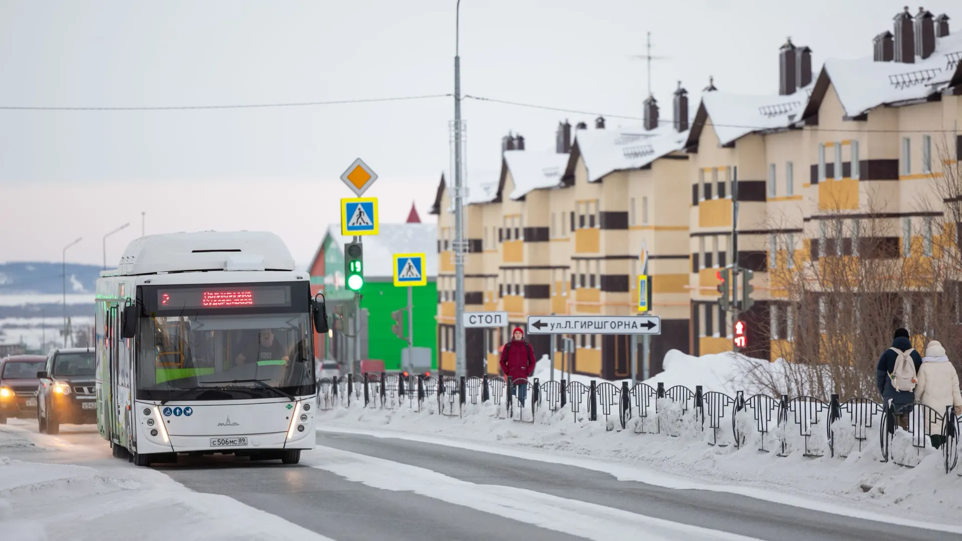 Теперь пассажиры маршрута № 2 смогут послушать экскурсию во время поездки. Фото: Юлия Чудинова / «Ямал-Медиа»