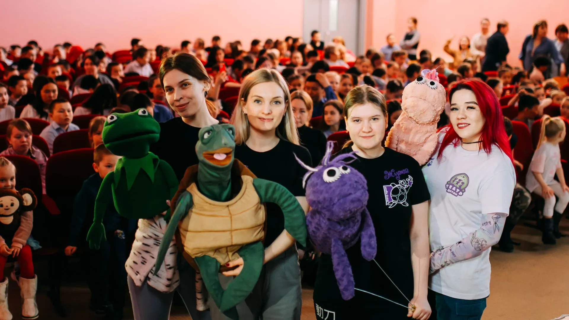 Имя «Жужа» произошло от северного ветра, который словно жужжит. Черепашка стала символом театра, панцирь ее превратился в театральный домик. Фото: архив Екатерины Дерюшевой