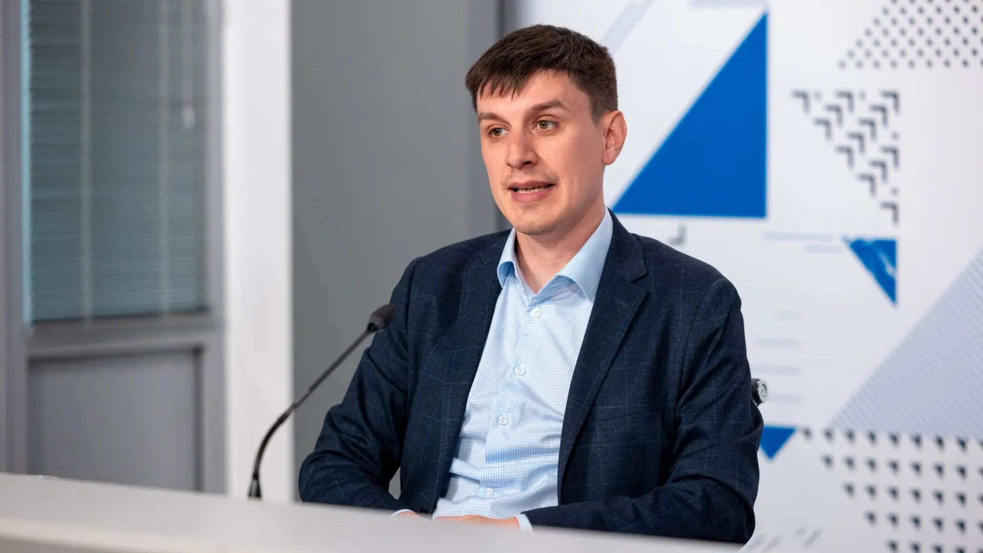 Александр Курзаев рассказал, какие задачи поставили предприниматели перед студентами. Фото: Сергей Зубков / «Ямал-Медиа»