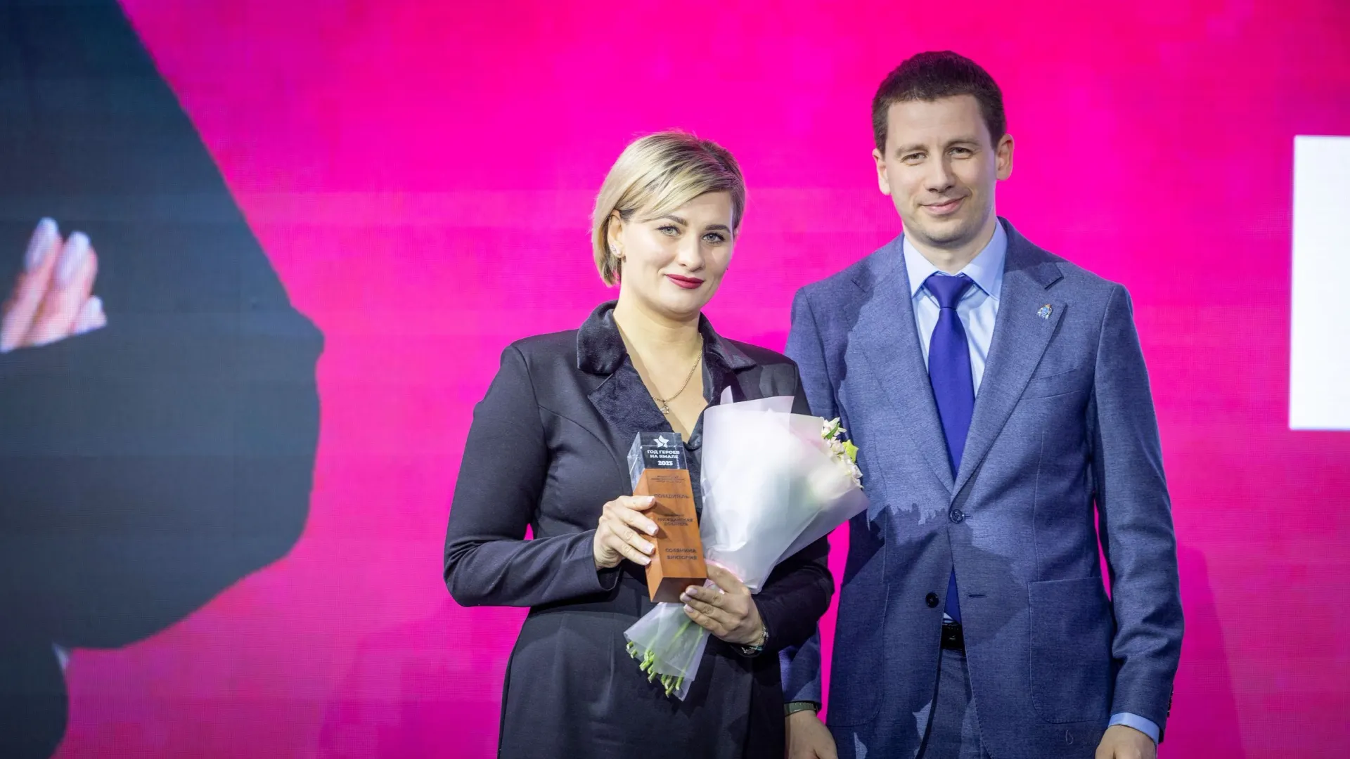 Виктория Собянина получила награду за гражданскую доблесть. Фото: Федор Воронов / «Ямал-Медиа»