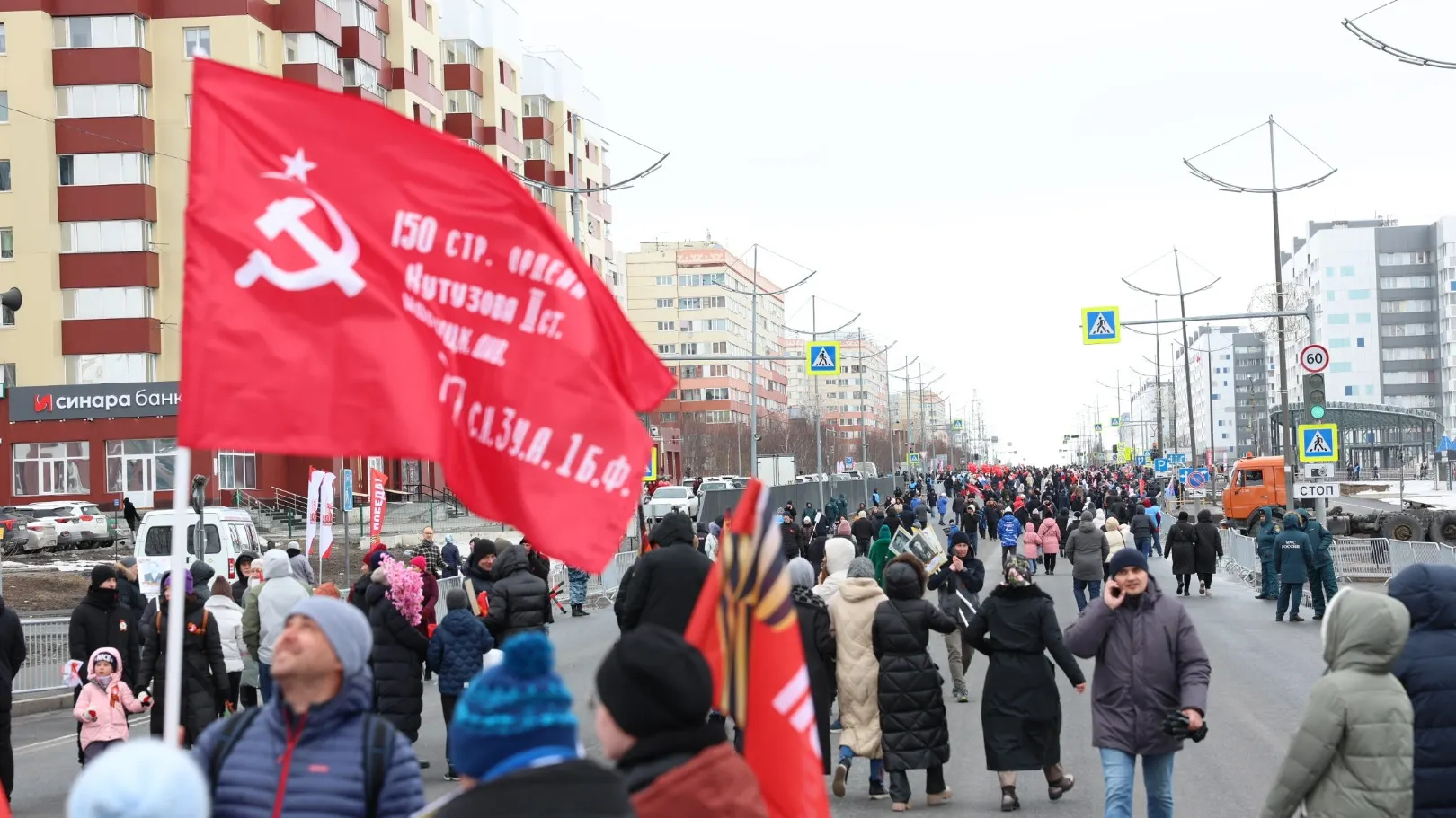 Подготовка к «Бессмертному полку» в Салехарде. Фото: Александр Чирва / «Ямал-Медиа»