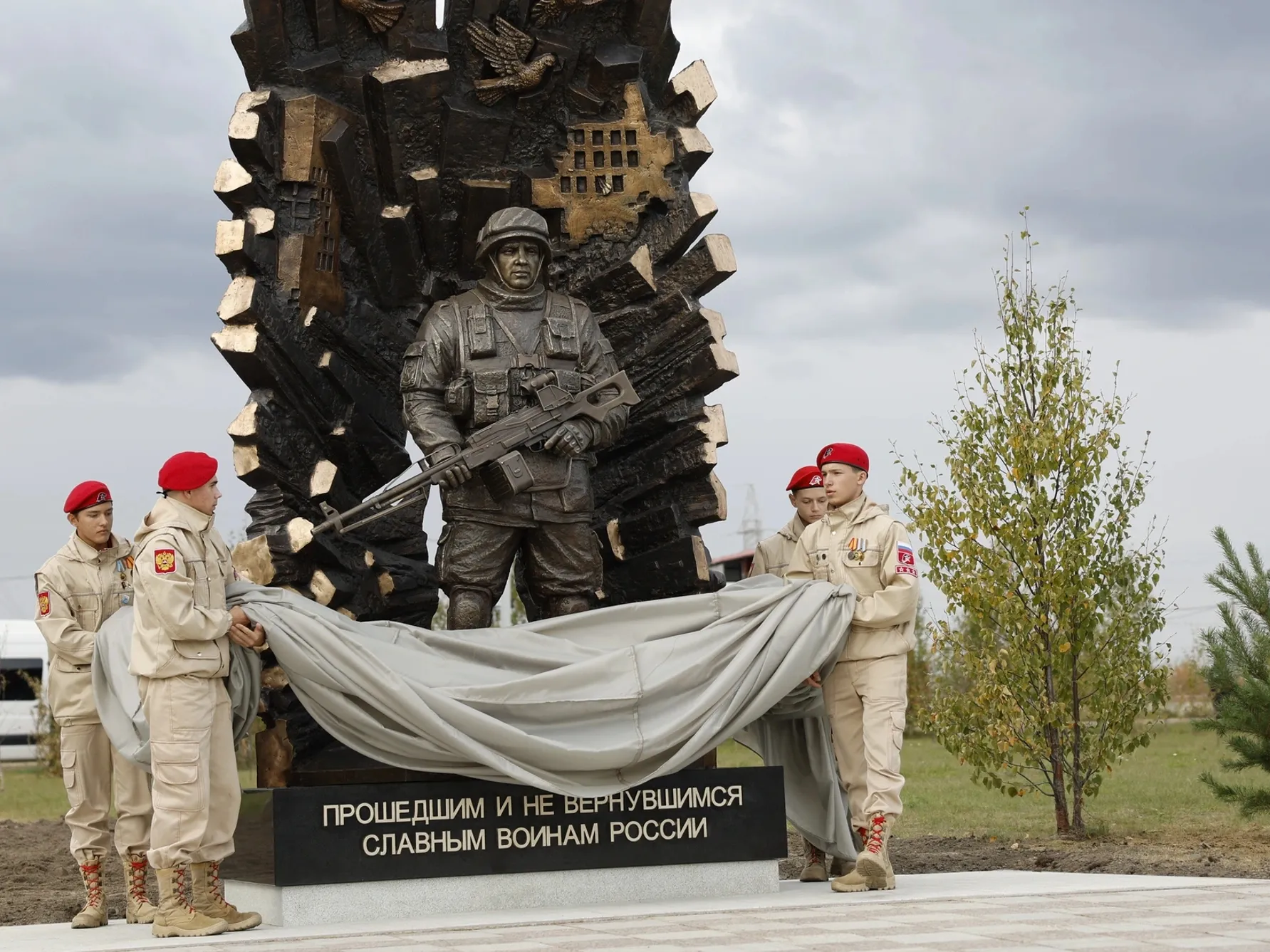 В Салехарде открыли памятник участникам СВО | Север-Пресс