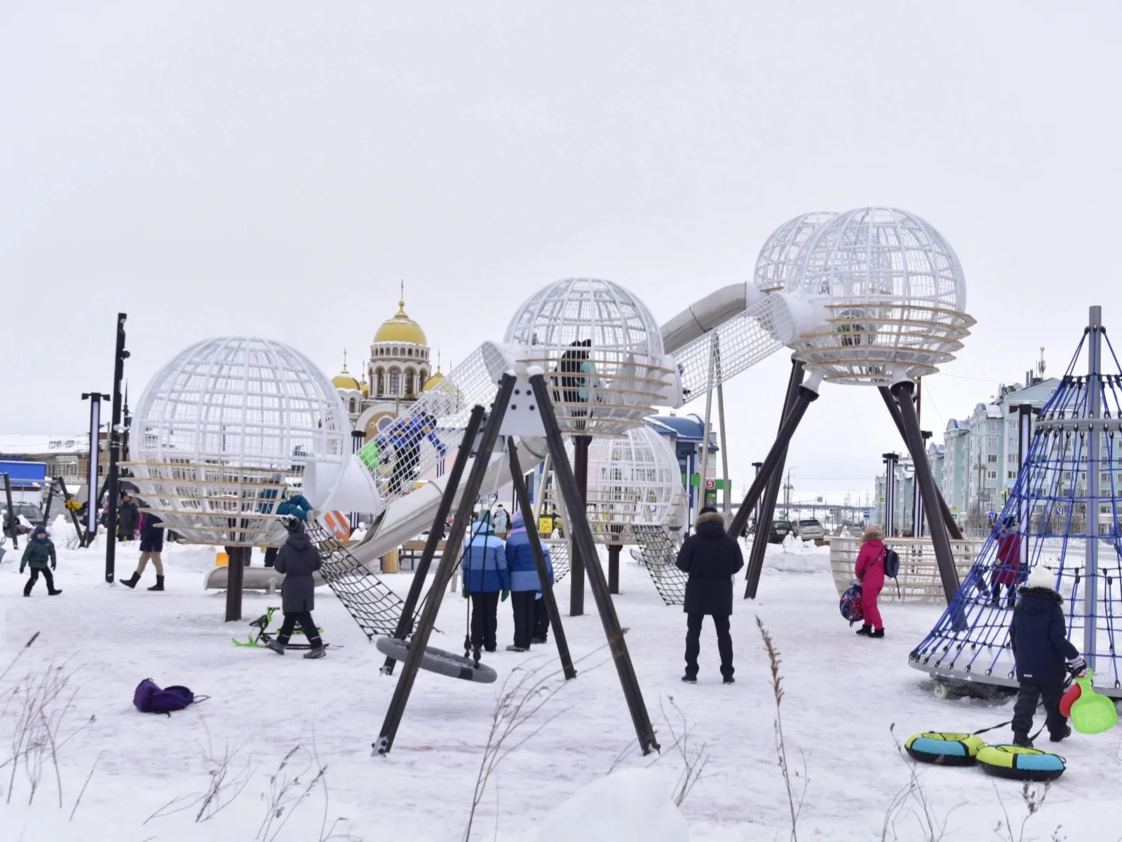 В Салехарде открыли многофункциональную площадку с «Гнездами» и «Стройкой  Квадро» | Север-Пресс