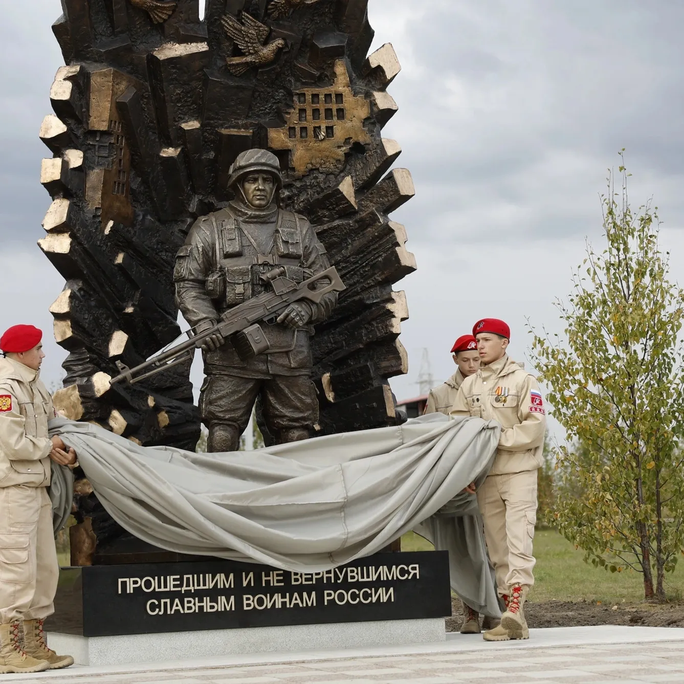 В Салехарде открыли памятник участникам СВО | Север-Пресс