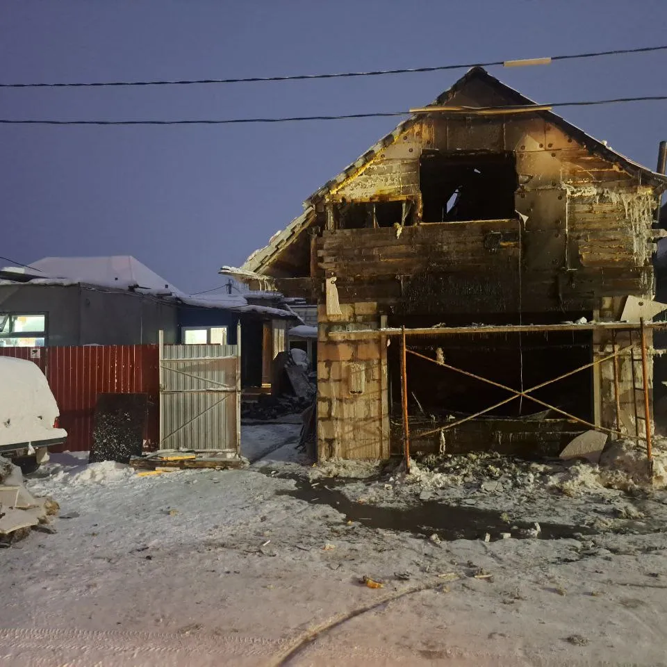 В дачном поселке Нового Уренгоя вспыхнул пожар | Север-Пресс